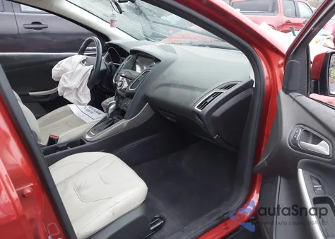 2018 Ford Focus Titanium из США, поврежденный, VIN 1FADP3J20JL280698